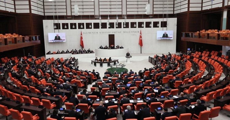 AK Parti, yeni yasama yılının ilk torba  teklifi için mesai yapıyor