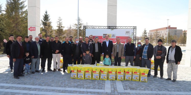 Konya Büyükşehirden çiftçiye,  Macar fiği ve korunga tohumu desteği