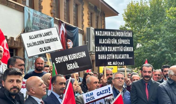 Alevi dedeleri öncülüğünde 'İsrail' protestosu