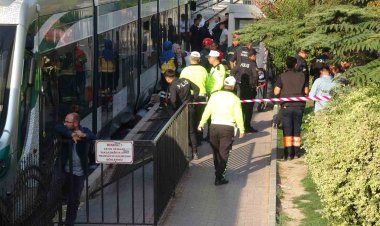 Tramvayın önüne düşen kadın hayatını kaybetti