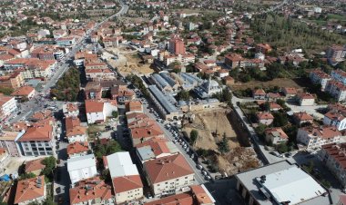 ILGIN’A YAKIŞIR BİR MEYDAN KAZANDIRILIYOR