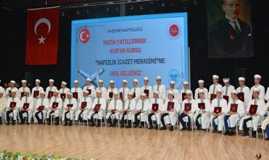 Kur'an Kursu öğrencilerine hafızlık icazet merasimi