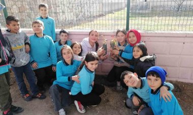 Karapınar’da öğrenciler fidanları toprakla buluşturdu