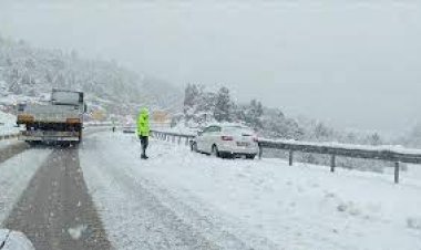 Antalya-Konya karayolunda kar kalınlığı 15 santimetreye kadar ulaştı