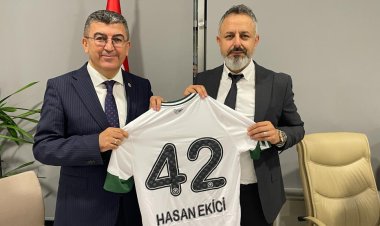 Konyaspor Başkanı Korkmaz ve Milletvekili Ekici Meclis'te Bir Araya Geldi