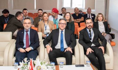 Rektör Aksoy, Tıp Fakültesi Hastanesi Yönetim  Kurulu ve Danışma Kurulu ile bir araya geldi