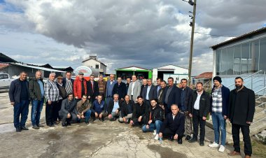 Tarıma Gönül veren Mülki idareciler Çumralı çiftçilerle buluştu.