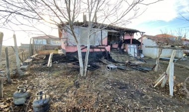 Konya’daki ev, alevlere teslim oldu!