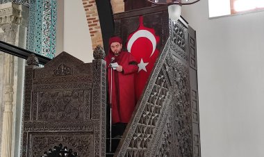 SELÇUKLU SULTANLARINA SAYGI NÖBETİ…