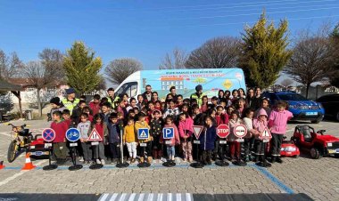 Kulu’da jandarmadan öğrencilere trafik eğitimi