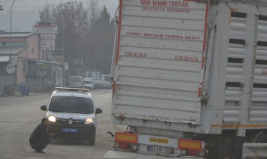 Konya'da tamir ettiği TIR'ın altında  kalan 68 yaşındaki usta öldü