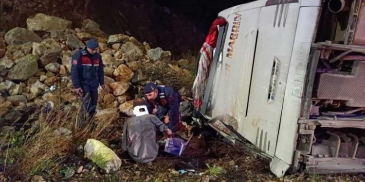 Mersin'de devrilen yolcu otobüsündeki  9 kişi öldü, 30 kişi yaralandı