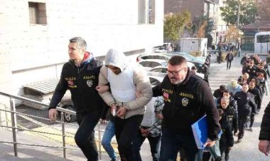 Eğlence mekanında 53 bin 500 lira  gasp iddiasına 4 tutuklama