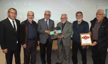 Konya Aydınlar Ocağı’nın düzenlediği Salı Sohbetlerinde İl Kültür Müdürü Yarar, talan edilen Selçuklu Sultanlarının naaşlarının tanzim sürecini anlattı