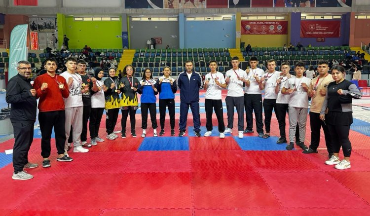 OKUL SPORLARI KICKBOKS GENÇLER A-B KIZ-ERKEK GRUP MÜSABAKALARINDA MADALYA YAĞMURU