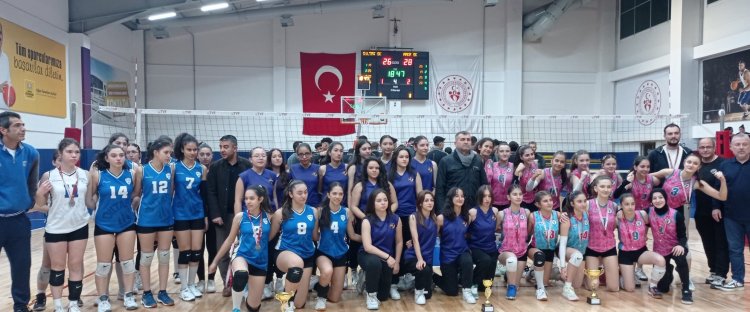 OKUL SPORLARI VOLEYBOL YILDIZ ERKEKLER-KIZLAR MÜSABAKALARI SONA ERDİ