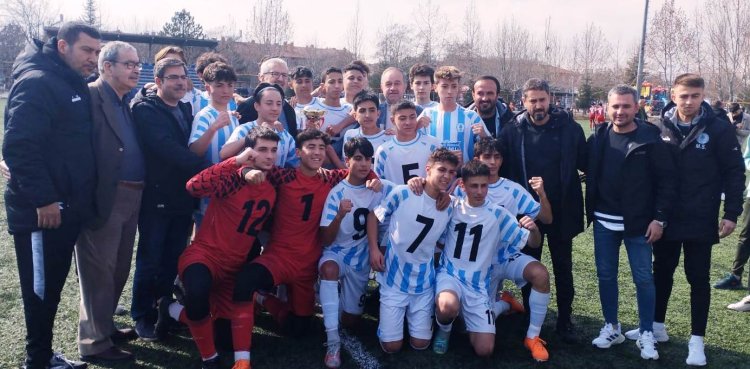 U14 LİGİ KONYA İL BİRİNCİLERİ KUPALARINI ALDILAR