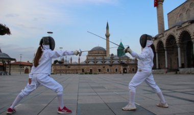 Milli eskrimci Toprak Altınçekiç,  İspanya'da gümüş madalya aldı