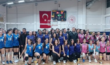 VOLEYBOL YILDIZ ERKEKLER-KIZLAR MÜSABAKALARI SONA ERDİ