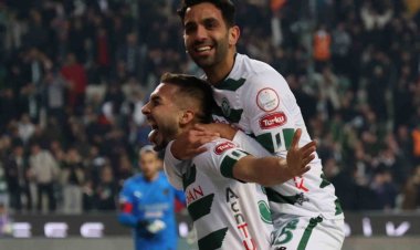 Konyaspor ikinci yarıda arka arkaya attığı iki golle  çok kritik maçı  kazandı. İLAÇ GİBİ  : 2-0