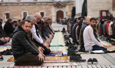 Konya’da Ramazan ayını ilk Cuma namazı kılındı
