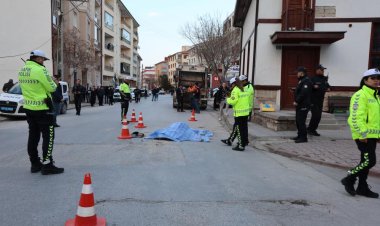 Çöp kamyonunun çarptığı kadın hayatını kaybetti