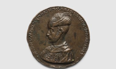 Fatih'in şehzadelik dönemine tarihlenen  "tılsımlı madalyon" Londra'da satışa çıkacak