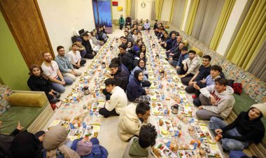 Milletvekili Özer ve Başkan Kavuş sahurda gençlerle buluştu