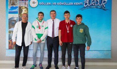 Bilek güreşinde madalya yağmuru