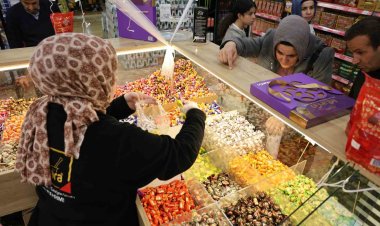 Konya’da Ramazan Bayramı’na sayılı günler kala alışveriş telaşı başladı