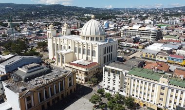 Orta Amerika ülkesi, binlerce kişiye pasaport dağıtıyor