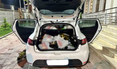 Marketlerden çala çala otomobili zeytinyağı ile doldurdu