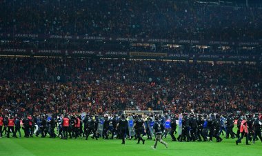 Galatasaray-Fenerbahçe derbisinde 35 taraftar hakkında işlem yapıldı