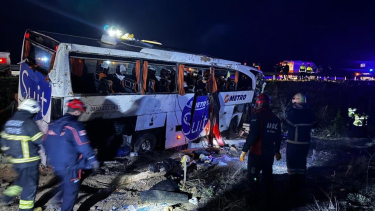 Aksaray'da yolcu otobüsü şarampole  devrildi: İki ölü 34 yaralı