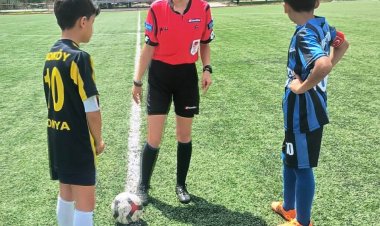 MİNİK FUTBOLCULARIMIZ SAHADA!