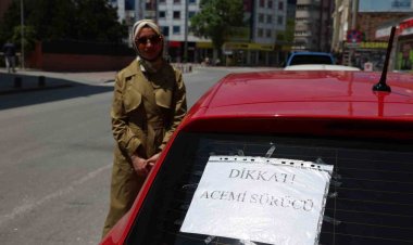 “Dikkat acemi sürücü” yazısıyla dikkat çekiyor