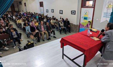 ŞAİR VE YAZAR UKDEM; NEDEN ŞİİRİ SEÇTİM  ŞAİR VE YAZAR UKDEM ÖĞRENCİLERLE BULUŞTU