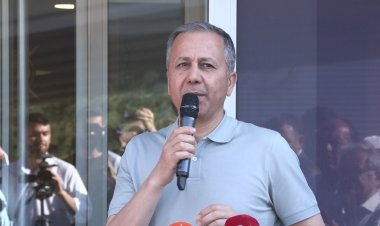 Bakan Yerlikaya, AK Parti Konya İl Başkanlığında partililerle buluştu