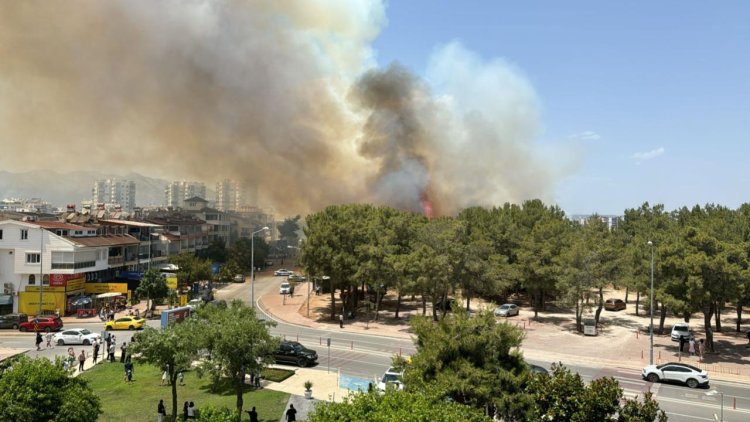 Antalya'da iki ayrı orman yangını