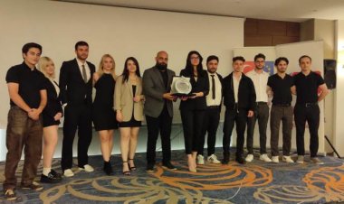 KOSAM’dan Akredite Göçmen Çalışma Vizesi Raporu: “Türkiye’nin Yeni Bir Vizyon Geliştirmesi Gerekiyor”