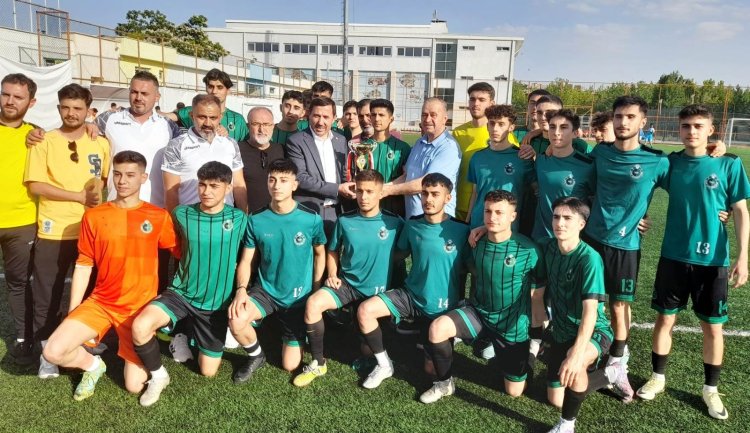 Karatay Belediyespor Şampiyonluk Kupasını Aldı