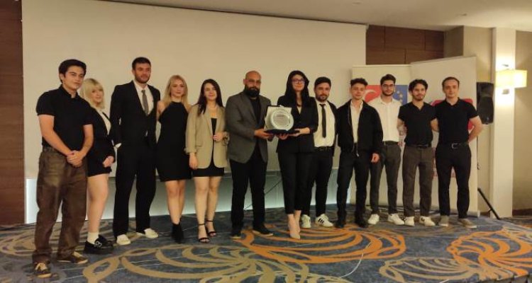 KOSAM’dan Akredite Göçmen Çalışma Vizesi Raporu: “Türkiye’nin Yeni Bir Vizyon Geliştirmesi Gerekiyor”