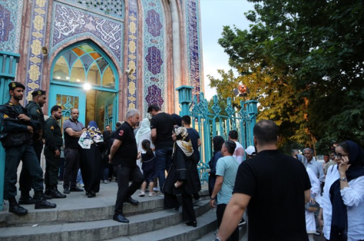 İran’da Seçim İkinci Tura Kaldı: Pezeşkiyan ile Celili Yarışacak