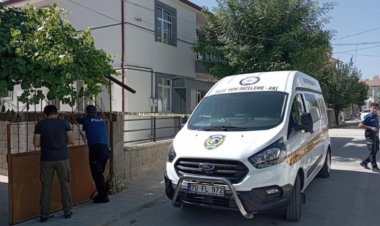 Balkondan girip genç kadını katletti