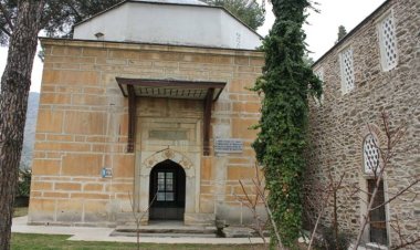 Karamanoğlu Beyliği'nin son hükümdarının türbesi ilginç özellikleriyle dikkat çekiyor