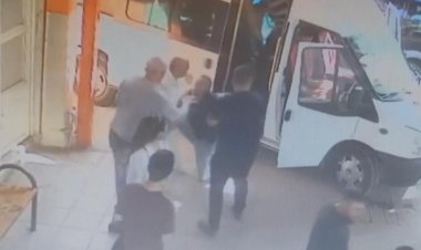 Yolcu, minibüs şoförünün kulağını ısırarak kopardı