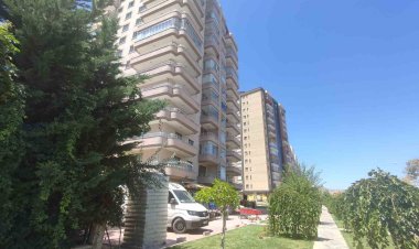 Konya’da 12. kattan atlayan kişi, iş yeri sahibinin üzerine düştü