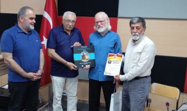 Konya Aydınlar Ocağı Neyzen Ahmet Şahin’in 60.doğum yılı ve 45.sanat yılı sebebiyle Saygı Gecesi düzenledi. “Musikinin temeli tekkedir”