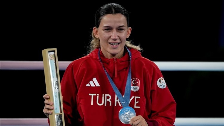 Boksta kadınlar 54 kilo finalinde  Hatice Akbaş, gümüş madalya kazandı