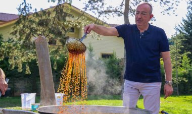 Pekmez ve bulgur kaynatma etkinliği için  Meram Bağı’nda üçüncü kez kazanlar kuruldu